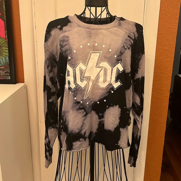 AC/DC Woman's Cropped Tee-Size M/L - Picture 1 of 6